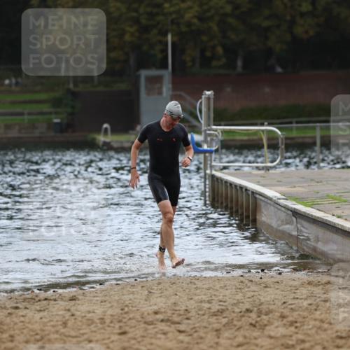 13.09.2026 - Stadtparktriathlon Mo-Foto http://msf.ph/oto/10257874 13.09.2026 11:36:43 Schwimmen 832, 902 meine-sportfotos.de