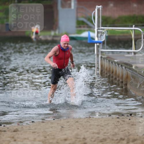 13.09.2026 - Stadtparktriathlon Mo-Foto http://msf.ph/oto/10257916 13.09.2026 11:44:23 Schwimmen 932 meine-sportfotos.de