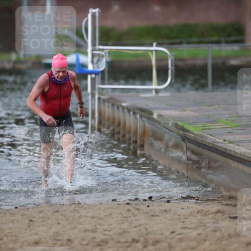 13.09.2026 - Stadtparktriathlon Mo-Foto http://msf.ph/oto/10257920 13.09.2026 11:44:25 Schwimmen 932 meine-sportfotos.de