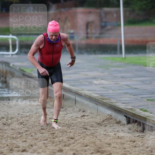 13.09.2026 - Stadtparktriathlon Mo-Foto http://msf.ph/oto/10257923 13.09.2026 11:44:31 Schwimmen 932 meine-sportfotos.de