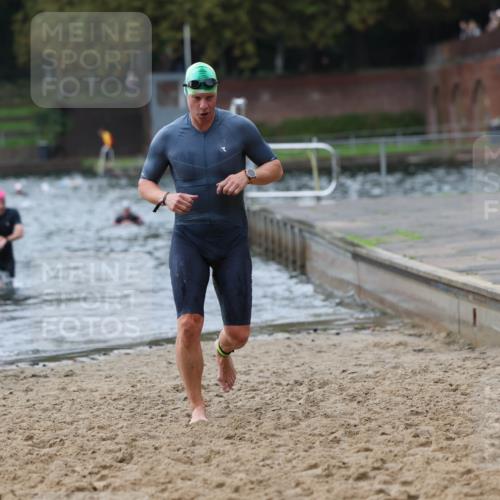13.09.2026 - Stadtparktriathlon Mo-Foto http://msf.ph/oto/10258204 13.09.2026 11:52:12 Schwimmen 1030, 1048, 1060 meine-sportfotos.de