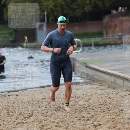 13.09.2026 - Stadtparktriathlon Mo-Foto http://msf.ph/oto/10258206 13.09.2026 11:52:12 Schwimmen 1030, 1048, 1060 meine-sportfotos.de
