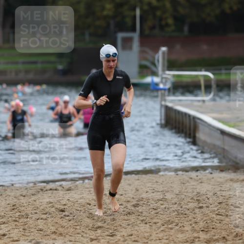 13.09.2026 - Stadtparktriathlon Mo-Foto http://msf.ph/oto/10258531 13.09.2026 11:13:18 Schwimmen 776, 781 meine-sportfotos.de