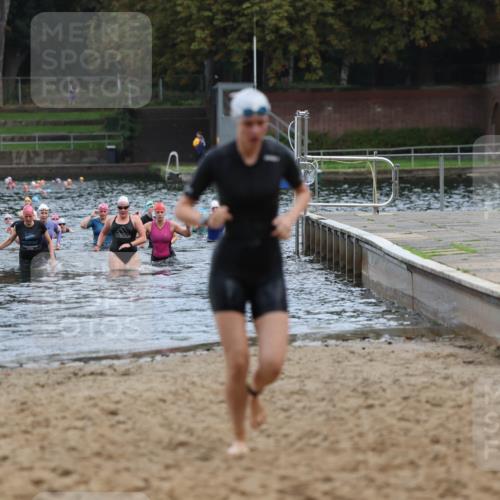 13.09.2026 - Stadtparktriathlon Mo-Foto http://msf.ph/oto/10258536 13.09.2026 11:13:18 Schwimmen 776, 781 meine-sportfotos.de