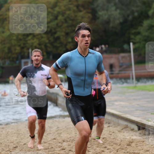 13.09.2026 - Stadtparktriathlon Mo-Foto http://msf.ph/oto/10258745 13.09.2026 11:54:19 Schwimmen 960, 975, 1005, 1061 meine-sportfotos.de