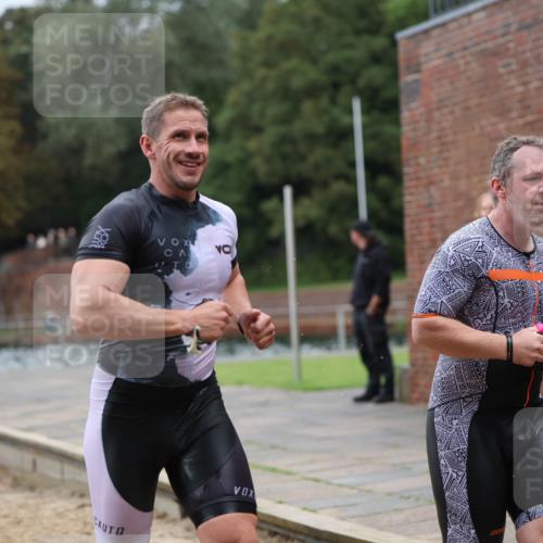 13.09.2026 - Stadtparktriathlon Mo-Foto http://msf.ph/oto/10258757 13.09.2026 11:54:21 Schwimmen 975, 1005, 1061 meine-sportfotos.de
