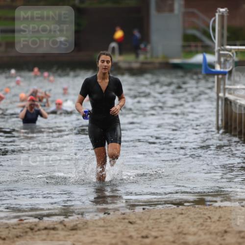 13.09.2026 - Stadtparktriathlon Mo-Foto http://msf.ph/oto/10258847 13.09.2026 11:14:33 Schwimmen 787, 824 meine-sportfotos.de