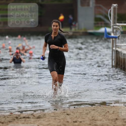 13.09.2026 - Stadtparktriathlon Mo-Foto http://msf.ph/oto/10258852 13.09.2026 11:14:34 Schwimmen 787, 824 meine-sportfotos.de