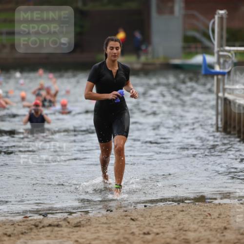 13.09.2026 - Stadtparktriathlon Mo-Foto http://msf.ph/oto/10258853 13.09.2026 11:14:34 Schwimmen 787, 824 meine-sportfotos.de