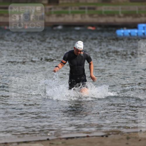 13.09.2026 - Stadtparktriathlon Mo-Foto http://msf.ph/oto/10259415 13.09.2026 11:28:37 Schwimmen 834, 840 meine-sportfotos.de