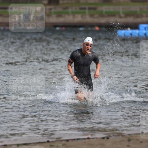 13.09.2026 - Stadtparktriathlon Mo-Foto http://msf.ph/oto/10259417 13.09.2026 11:28:37 Schwimmen 834, 840 meine-sportfotos.de
