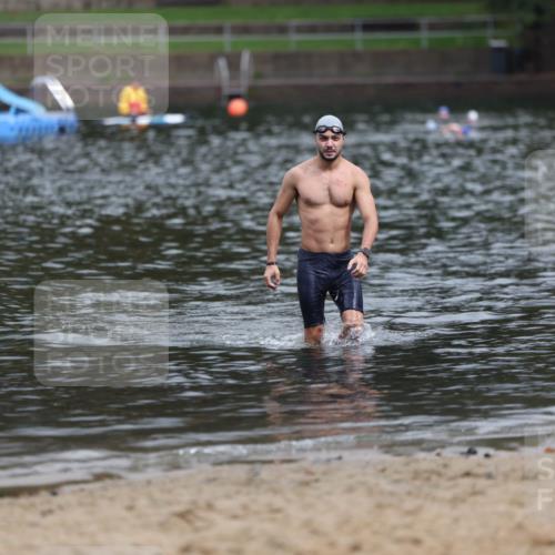 13.09.2026 - Stadtparktriathlon Mo-Foto http://msf.ph/oto/10259481 13.09.2026 11:57:54 Schwimmen 954 meine-sportfotos.de