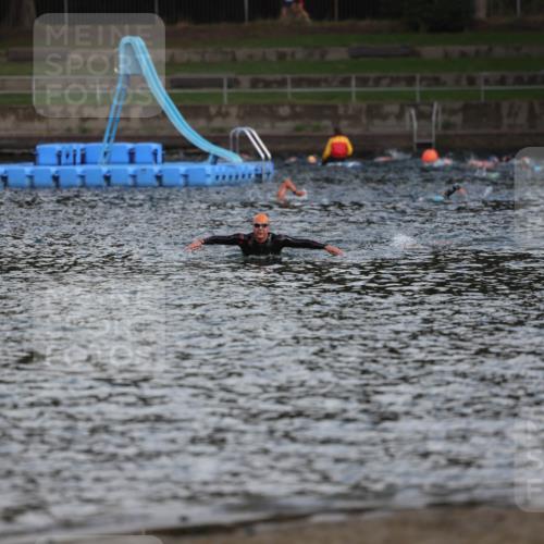 13.09.2026 - Stadtparktriathlon Mo-Foto http://msf.ph/oto/10259487 13.09.2026 11:29:10 Schwimmen  meine-sportfotos.de