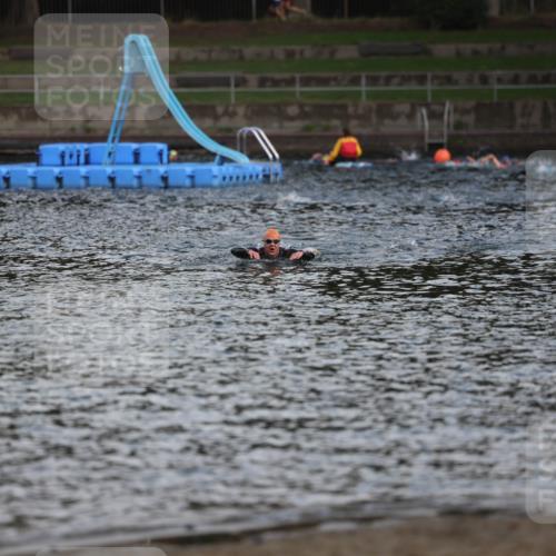13.09.2026 - Stadtparktriathlon Mo-Foto http://msf.ph/oto/10259489 13.09.2026 11:29:10 Schwimmen  meine-sportfotos.de