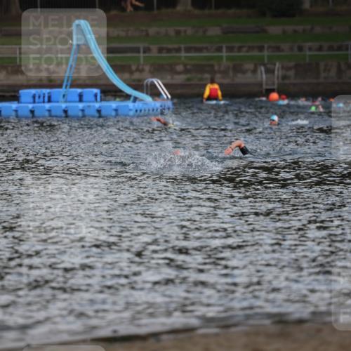 13.09.2026 - Stadtparktriathlon Mo-Foto http://msf.ph/oto/10259496 13.09.2026 11:29:11 Schwimmen  meine-sportfotos.de