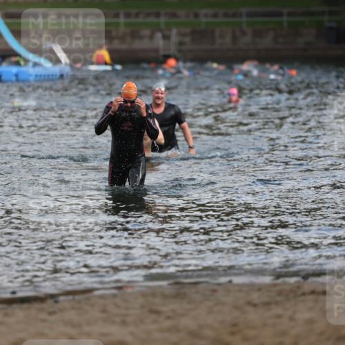 13.09.2026 - Stadtparktriathlon Mo-Foto http://msf.ph/oto/10259520 13.09.2026 11:29:24 Schwimmen 885, 908 meine-sportfotos.de