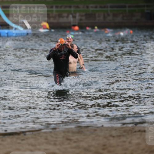 13.09.2026 - Stadtparktriathlon Mo-Foto http://msf.ph/oto/10259536 13.09.2026 11:29:24 Schwimmen 885, 908 meine-sportfotos.de