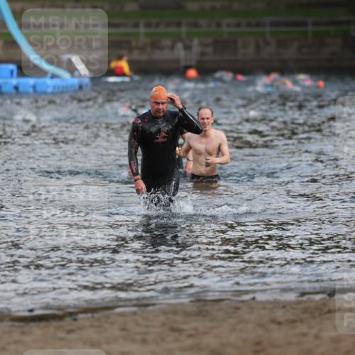13.09.2026 - Stadtparktriathlon Mo-Foto http://msf.ph/oto/10259540 13.09.2026 11:29:25 Schwimmen 885, 908 meine-sportfotos.de