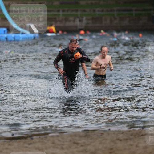 13.09.2026 - Stadtparktriathlon Mo-Foto http://msf.ph/oto/10259545 13.09.2026 11:29:26 Schwimmen 885, 908 meine-sportfotos.de