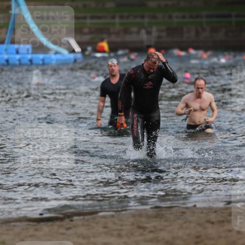 13.09.2026 - Stadtparktriathlon Mo-Foto http://msf.ph/oto/10259547 13.09.2026 11:29:27 Schwimmen 885, 908 meine-sportfotos.de