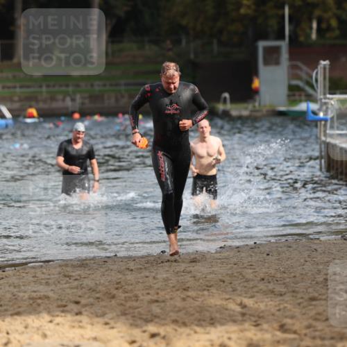 13.09.2026 - Stadtparktriathlon Mo-Foto http://msf.ph/oto/10259576 13.09.2026 11:29:31 Schwimmen 885, 908, 915 meine-sportfotos.de