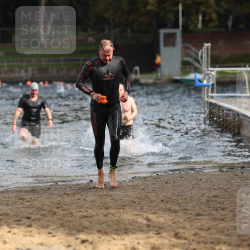 13.09.2026 - Stadtparktriathlon Mo-Foto http://msf.ph/oto/10259579 13.09.2026 11:29:31 Schwimmen 885, 908, 915 meine-sportfotos.de