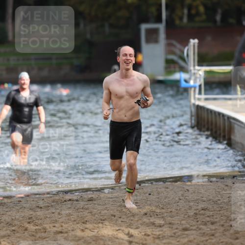 13.09.2026 - Stadtparktriathlon Mo-Foto http://msf.ph/oto/10259592 13.09.2026 11:29:34 Schwimmen 885, 908, 915 meine-sportfotos.de