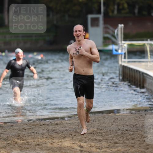 13.09.2026 - Stadtparktriathlon Mo-Foto http://msf.ph/oto/10259595 13.09.2026 11:29:35 Schwimmen 885, 908, 915 meine-sportfotos.de