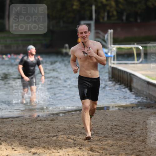 13.09.2026 - Stadtparktriathlon Mo-Foto http://msf.ph/oto/10259601 13.09.2026 11:29:35 Schwimmen 885, 908, 915 meine-sportfotos.de