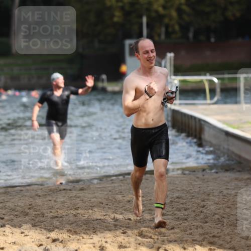 13.09.2026 - Stadtparktriathlon Mo-Foto http://msf.ph/oto/10259604 13.09.2026 11:29:36 Schwimmen 885, 908, 915 meine-sportfotos.de
