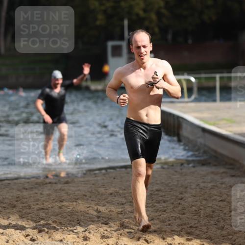 13.09.2026 - Stadtparktriathlon Mo-Foto http://msf.ph/oto/10259607 13.09.2026 11:29:36 Schwimmen 885, 908, 915 meine-sportfotos.de