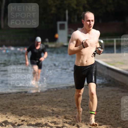 13.09.2026 - Stadtparktriathlon Mo-Foto http://msf.ph/oto/10259609 13.09.2026 11:29:36 Schwimmen 885, 908, 915 meine-sportfotos.de
