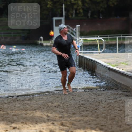 13.09.2026 - Stadtparktriathlon Mo-Foto http://msf.ph/oto/10259614 13.09.2026 11:29:37 Schwimmen 885, 908, 915 meine-sportfotos.de