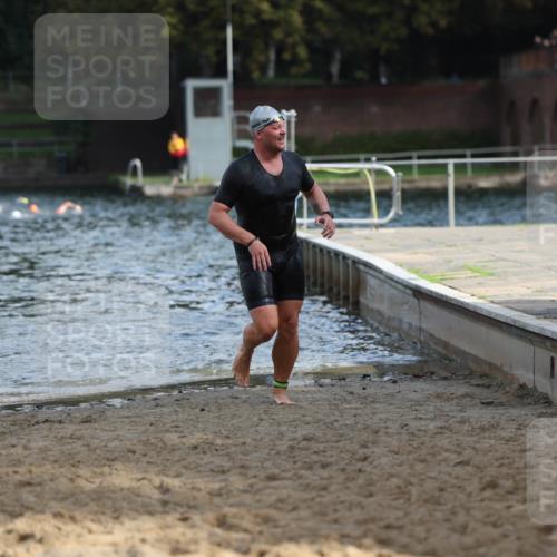 13.09.2026 - Stadtparktriathlon Mo-Foto http://msf.ph/oto/10259616 13.09.2026 11:29:38 Schwimmen 885, 908, 915 meine-sportfotos.de