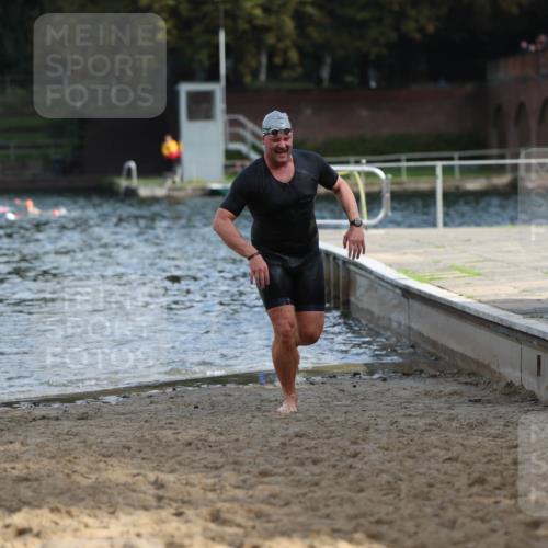 13.09.2026 - Stadtparktriathlon Mo-Foto http://msf.ph/oto/10259620 13.09.2026 11:29:38 Schwimmen 885, 908, 915 meine-sportfotos.de
