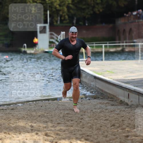 13.09.2026 - Stadtparktriathlon Mo-Foto http://msf.ph/oto/10259622 13.09.2026 11:29:38 Schwimmen 885, 908, 915 meine-sportfotos.de