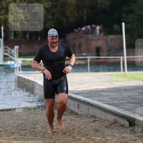 13.09.2026 - Stadtparktriathlon Mo-Foto http://msf.ph/oto/10259633 13.09.2026 11:29:40 Schwimmen 908, 915 meine-sportfotos.de