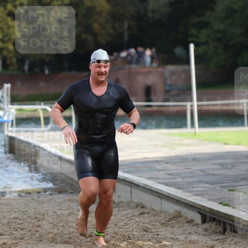13.09.2026 - Stadtparktriathlon Mo-Foto http://msf.ph/oto/10259636 13.09.2026 11:29:40 Schwimmen 908, 915 meine-sportfotos.de