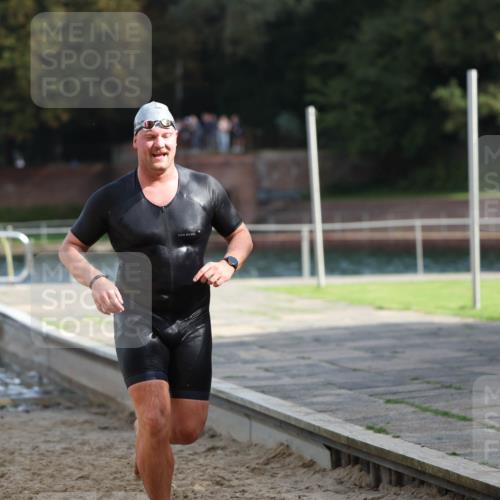 13.09.2026 - Stadtparktriathlon Mo-Foto http://msf.ph/oto/10259637 13.09.2026 11:29:40 Schwimmen 908, 915 meine-sportfotos.de