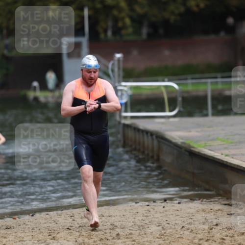 13.09.2026 - Stadtparktriathlon Mo-Foto http://msf.ph/oto/10259639 13.09.2026 11:59:49 Schwimmen 978, 1043 meine-sportfotos.de