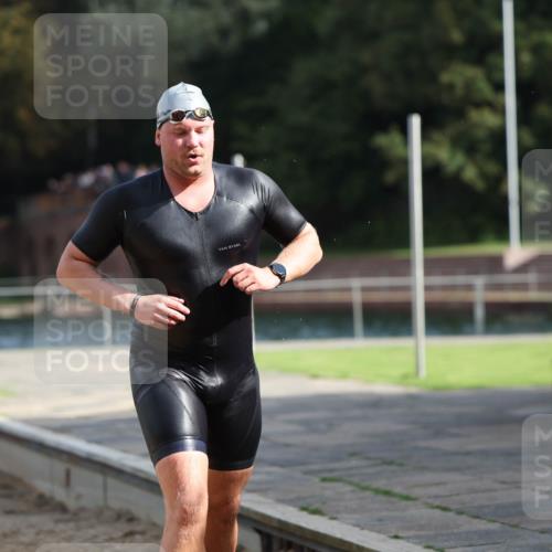 13.09.2026 - Stadtparktriathlon Mo-Foto http://msf.ph/oto/10259642 13.09.2026 11:29:41 Schwimmen 908, 915 meine-sportfotos.de
