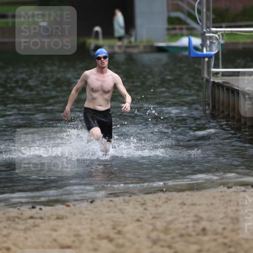 13.09.2026 - Stadtparktriathlon Mo-Foto http://msf.ph/oto/10259643 13.09.2026 11:59:56 Schwimmen 978, 1043 meine-sportfotos.de