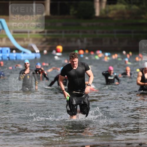 13.09.2026 - Stadtparktriathlon Mo-Foto http://msf.ph/oto/10259737 13.09.2026 11:30:24 Schwimmen 897, 927 meine-sportfotos.de