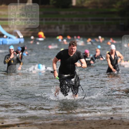13.09.2026 - Stadtparktriathlon Mo-Foto http://msf.ph/oto/10259742 13.09.2026 11:30:24 Schwimmen 897, 927 meine-sportfotos.de