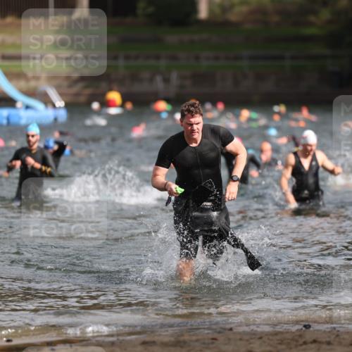 13.09.2026 - Stadtparktriathlon Mo-Foto http://msf.ph/oto/10259745 13.09.2026 11:30:24 Schwimmen 897, 927 meine-sportfotos.de