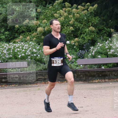 13.09.2026 - Stadtparktriathlon Emre Sener http://msf.ph/oto/10262594 13.09.2026 10:01:29 Laufen 128, 81, 83, 117, 120, 128, 130, 153 meine-sportfotos.de