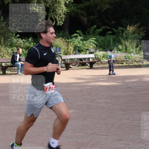 13.09.2026 - Stadtparktriathlon Emre Sener http://msf.ph/oto/10263299 13.09.2026 10:51:24 Laufen 232, 339 meine-sportfotos.de