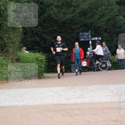 13.09.2026 - Stadtparktriathlon Emre Sener http://msf.ph/oto/10263628 13.09.2026 11:04:35 Laufen 305, 229, 305 meine-sportfotos.de