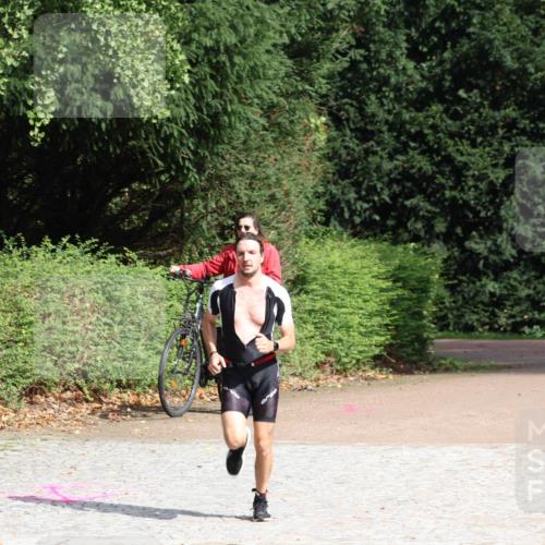 13.09.2026 - Stadtparktriathlon Emre Sener http://msf.ph/oto/10264217 13.09.2026 11:31:49 Laufen 527 meine-sportfotos.de
