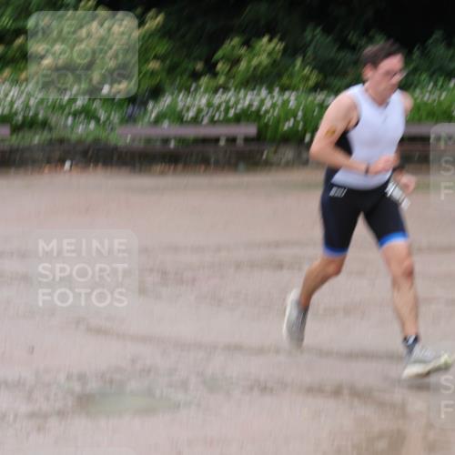 13.09.2026 - Stadtparktriathlon Emre Sener http://msf.ph/oto/10266979 13.09.2026 13:08:17 Laufen 977, 987 meine-sportfotos.de